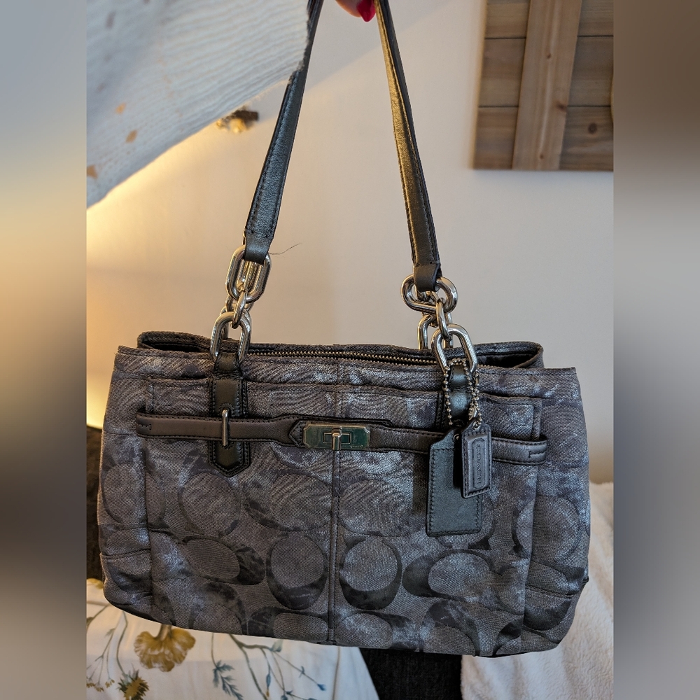 Coach signature carryall bag!!